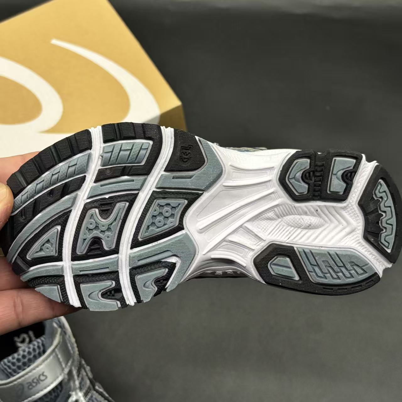 Children's shoes child